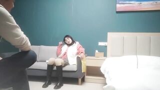 巨乳美女我下面浅上位顶到小肚子会痛不要射里面射的时候我拔出来身材高挑前凸后翘控制不住最后还是被小哥内射了