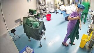 摄像头泄密美女进手术室侧躺开腿BB全露上帝视角