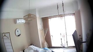 日式秋千房偷拍休息日白领美女和领导开房过夜