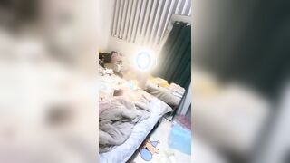 小萝莉找中年大叔上门推油啪啪口爆超可爱高颜值双马尾白虎小萝莉胆大包天晚上在家门口全裸自慰
