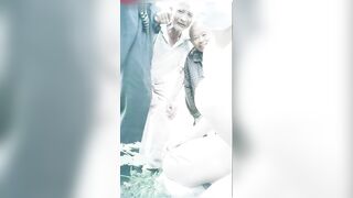 最近很火的巨乳少妇勾引老头群P三个白发老头挨个后入口爆射精