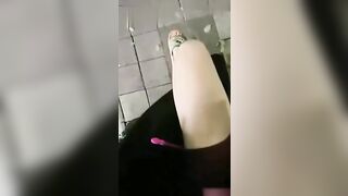 勾引高中处男骚母狗路边奶茶店勾引两个正在喝奶茶的高中生诱惑小处男带去酒店开苞两个小处男
