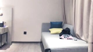 刚出炉新晋战神广州极品约啪-自带情趣内衣清秀小女娃