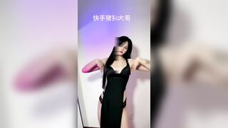 快手超人气女神猪猪大哥最新群福利诱惑热舞