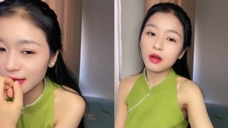 新来的女神性感车模小柠檬自慰超带劲