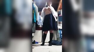 日本可爱清纯高中少女家中自慰狂插小逼爽到抽搐发抖