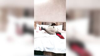 顶级尤物眼镜美御姐黑丝包臀裙