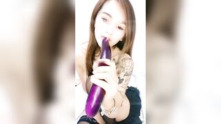 黑丝肥臀大奶纹身骚货淫声荡语撩骚互动茄子爆操骚逼