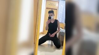 高颜值直男自拍日常撸管喷精尿尿