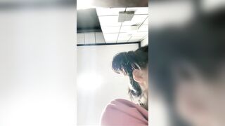 小野师妹清晰度很高很养眼的美女道具自慰喷水