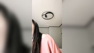 小野师妹清晰度很高很养眼的美女道具自慰喷水