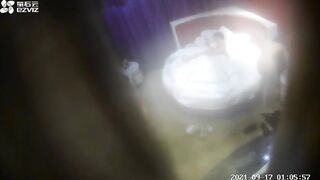 情趣酒店摄像头偷拍高校篮球队长与小迷妹开房