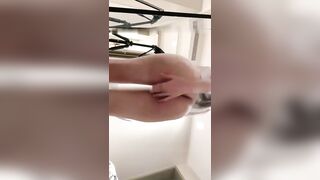 高跟肥臀大奶妹子淫声荡语撩骚互动对着镜子近拍掰穴玩弄骚逼