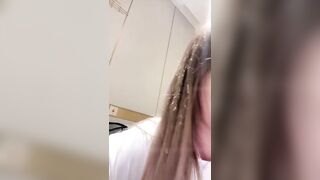 高跟肥臀大奶妹子淫声荡语撩骚互动对着镜子近拍掰穴玩弄骚逼