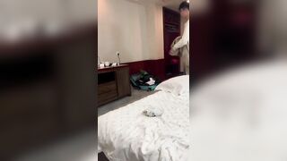 小帅决定下海卖身全方位裸体展示面试上岗下海就要听话服从宣传自己