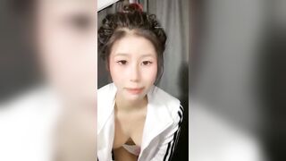 性感嫩模长腿辣妹跳的骚舞超级诱惑勾引刚下海的嫩妹