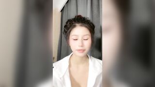 性感嫩模长腿辣妹跳的骚舞超级诱惑勾引刚下海的嫩妹