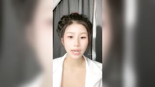 性感嫩模长腿辣妹跳的骚舞超级诱惑勾引刚下海的嫩妹