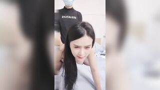 黑丝大奶骚货口交伺候狼友操逼_