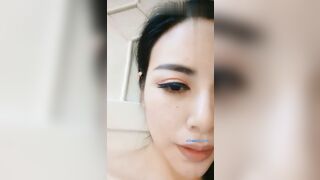 会所骚女技师帮男客做全套服务边偷拍下过程