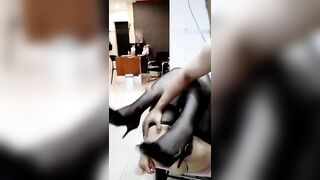 高跟黑丝肥臀熟妇被孽子玩弄爆操