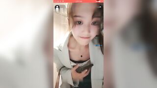 高跟丝袜苗窕贫乳御姐淫声荡语撩骚互动公厕里道具玩弄骚逼
