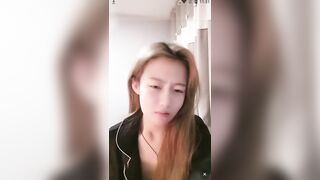 很漂亮很可爱唯一一部震动器自慰大秀