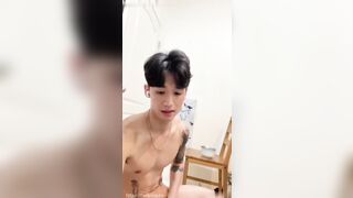 粉丝福利黑皮纹身腹肌小奶狗黄网自拍泄欲大吊喷射